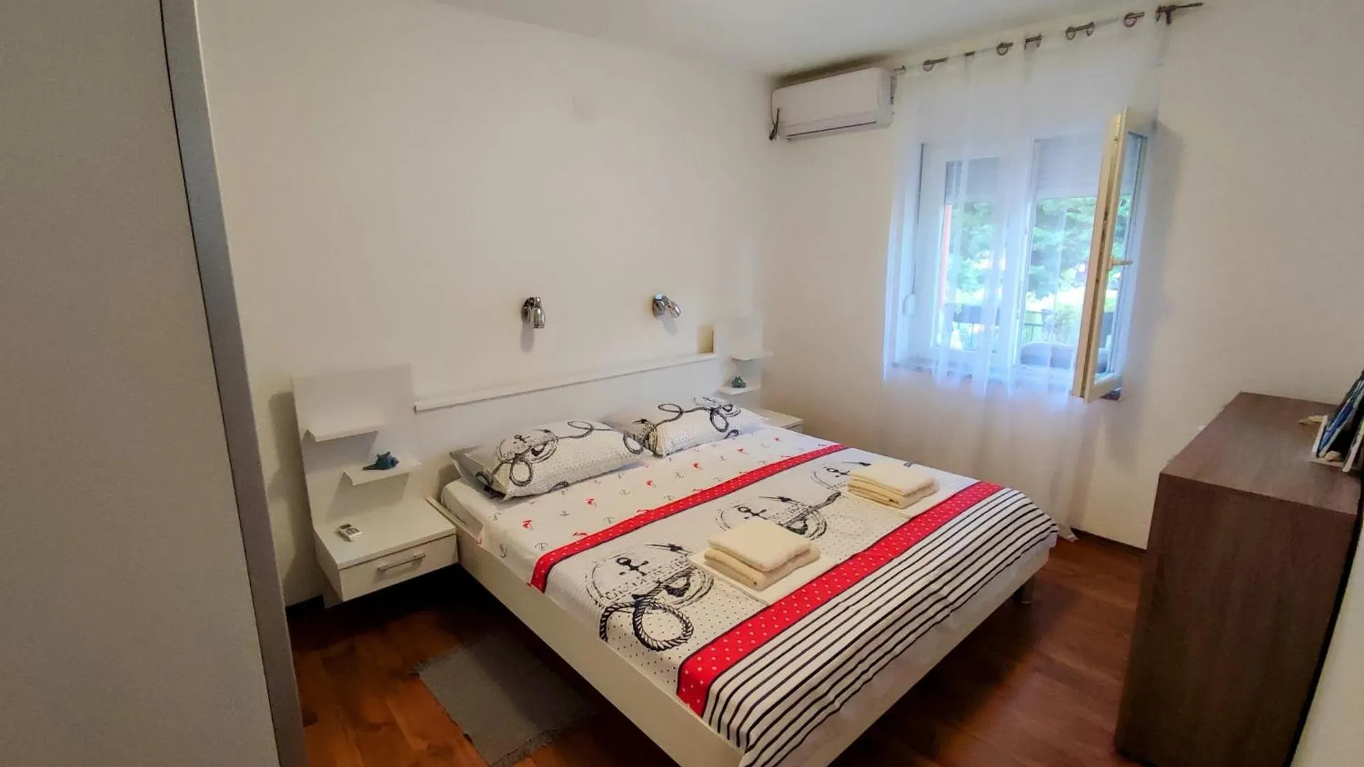 Apartment Lola - Entire House Starigrad Paklenica