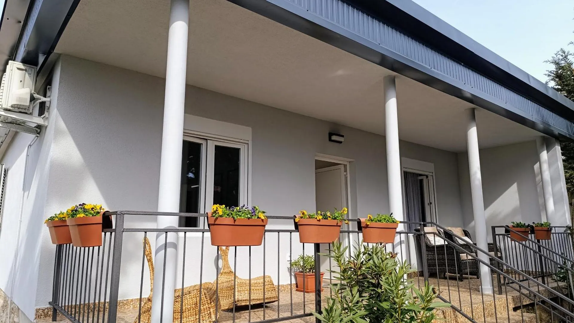 Apartment Lola - Entire House Starigrad Paklenica