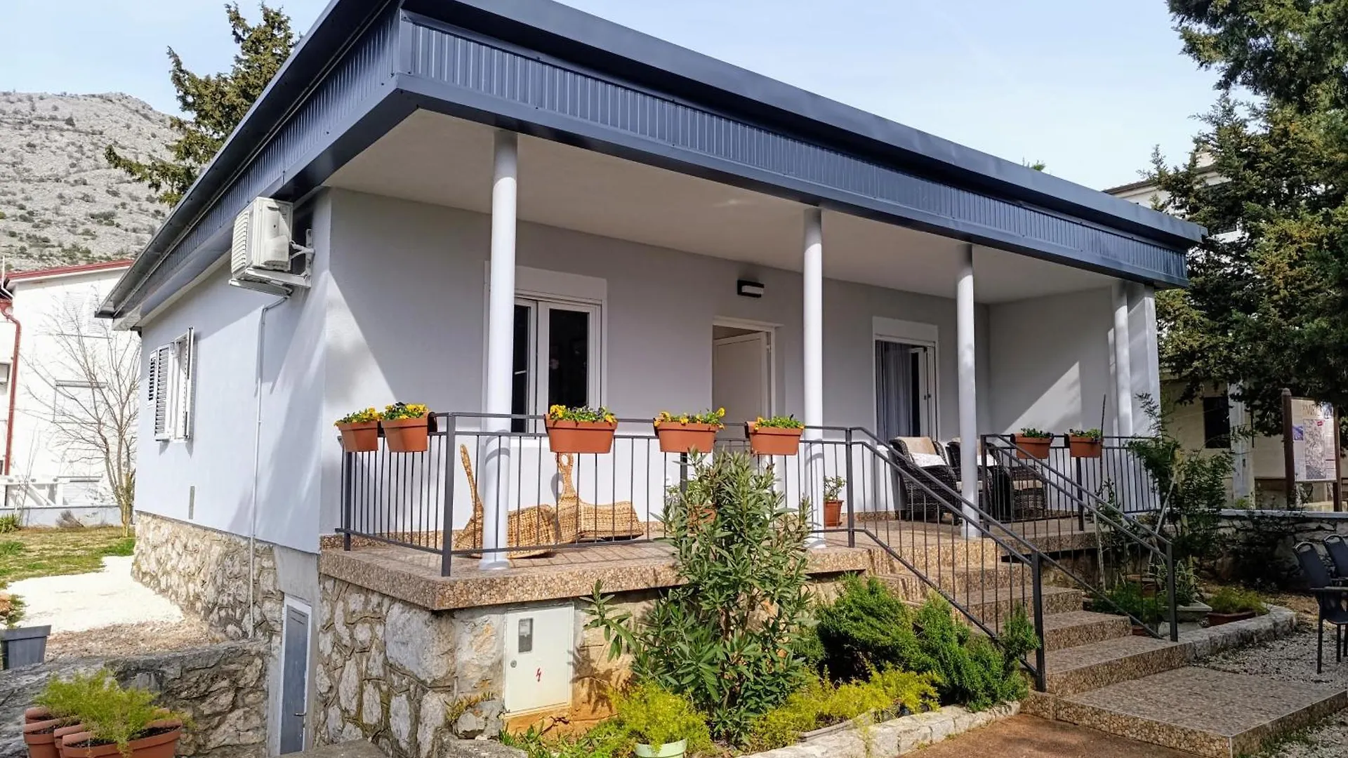 Apartment Lola - Entire House Starigrad Paklenica