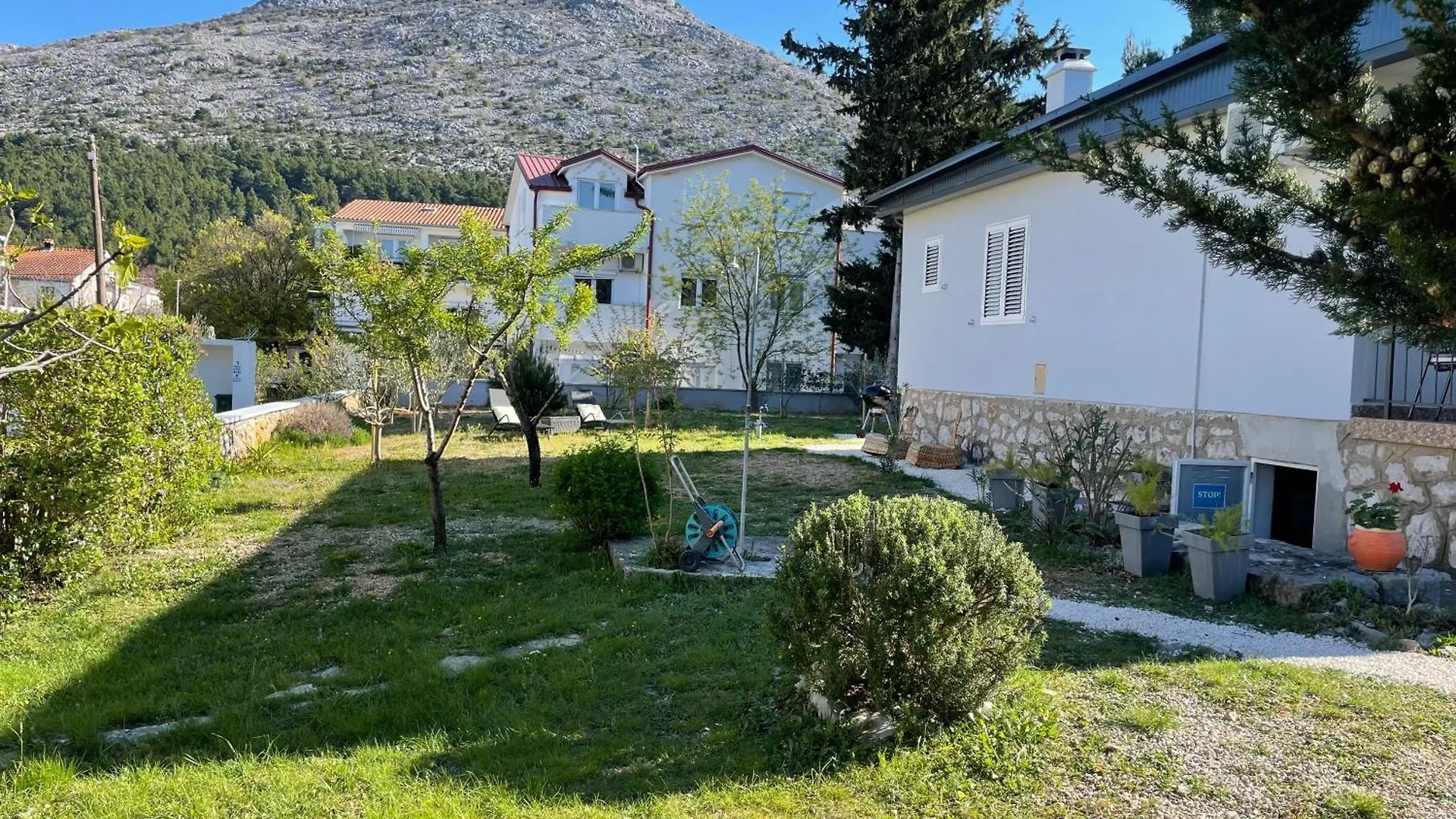 Apartment Lola - Entire House Starigrad Paklenica