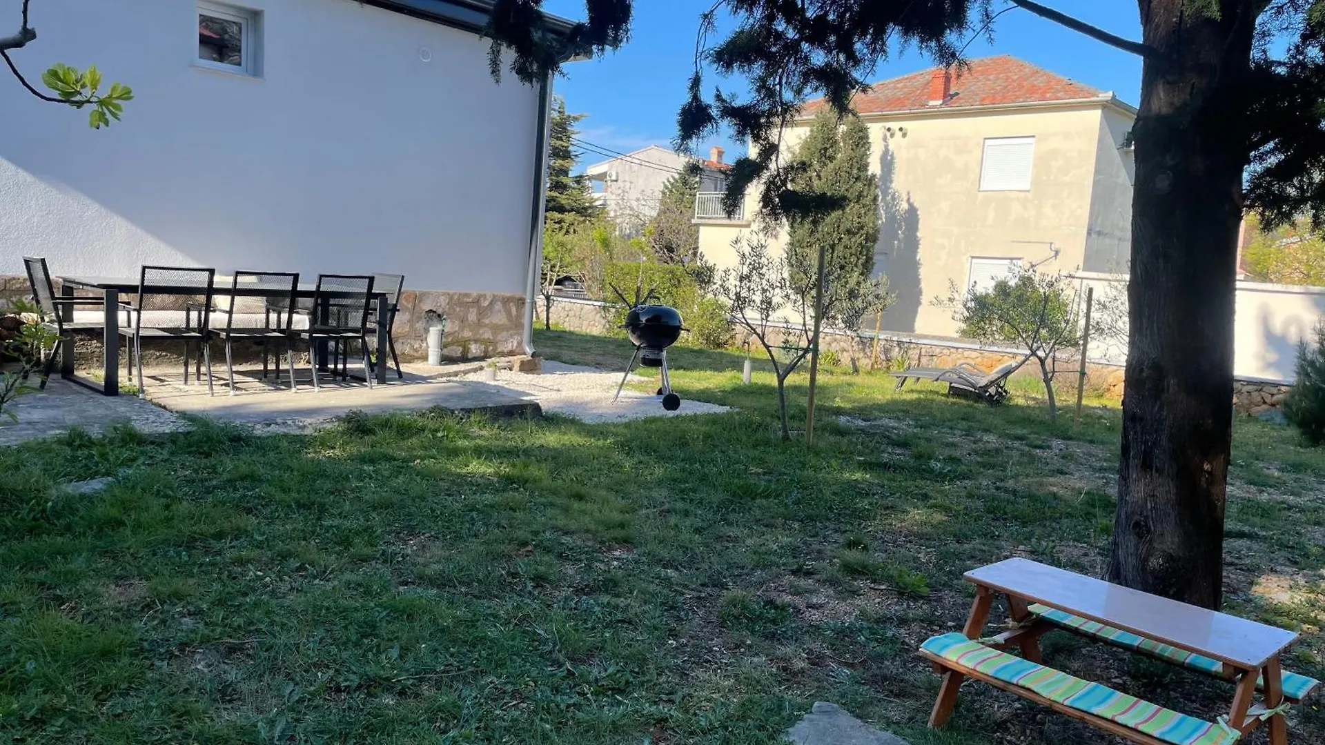 Apartment Lola - Entire House Starigrad Paklenica
