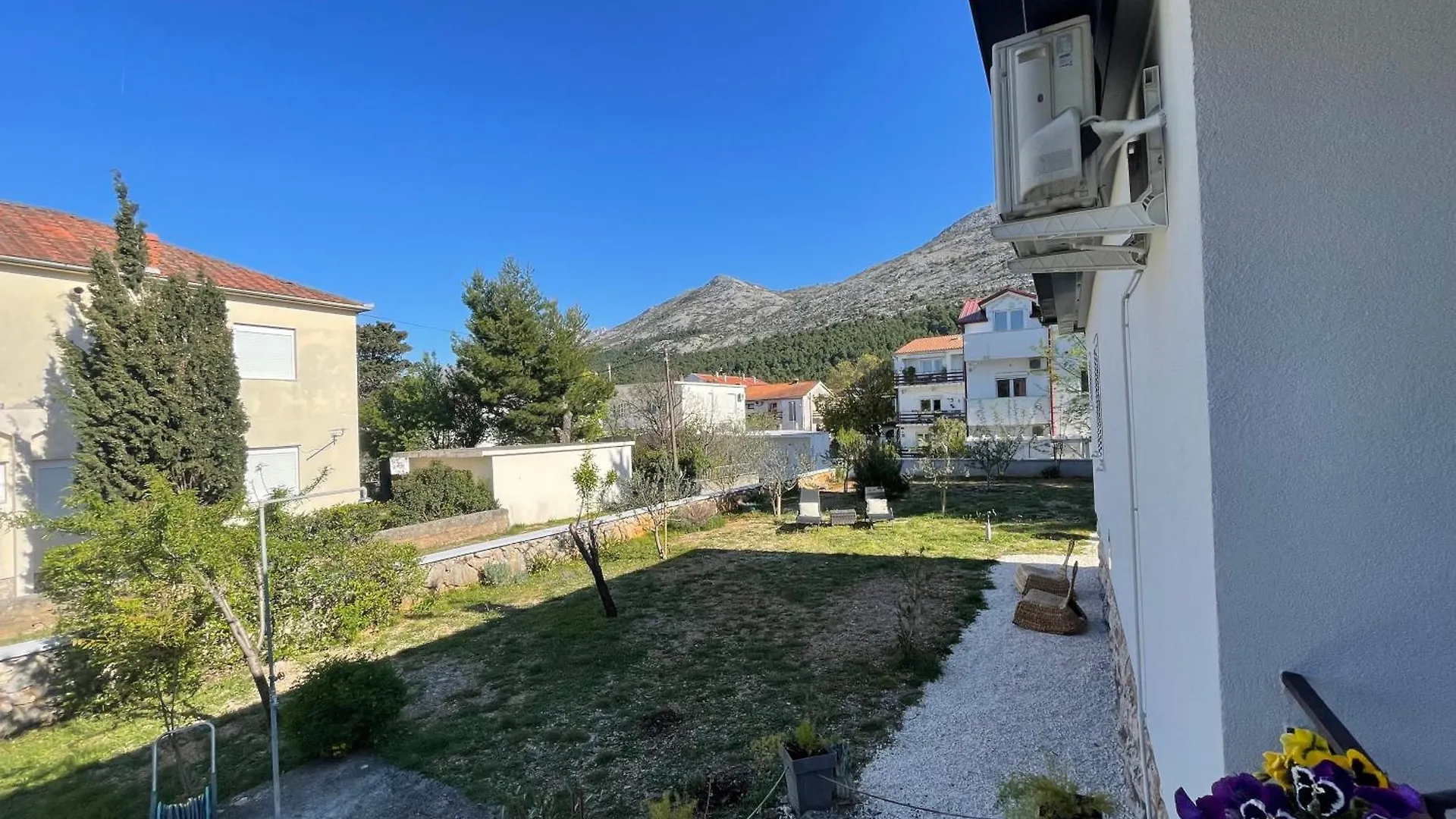 Apartment Lola - Entire House Starigrad Paklenica