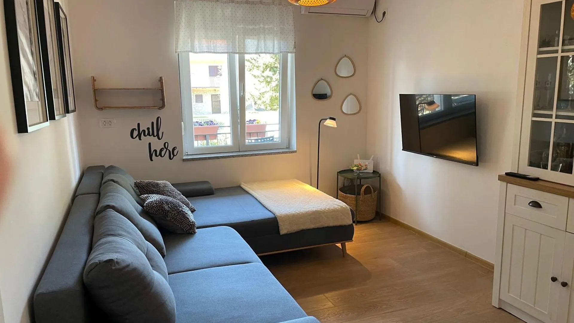 Apartment Lola - Entire House Starigrad Paklenica