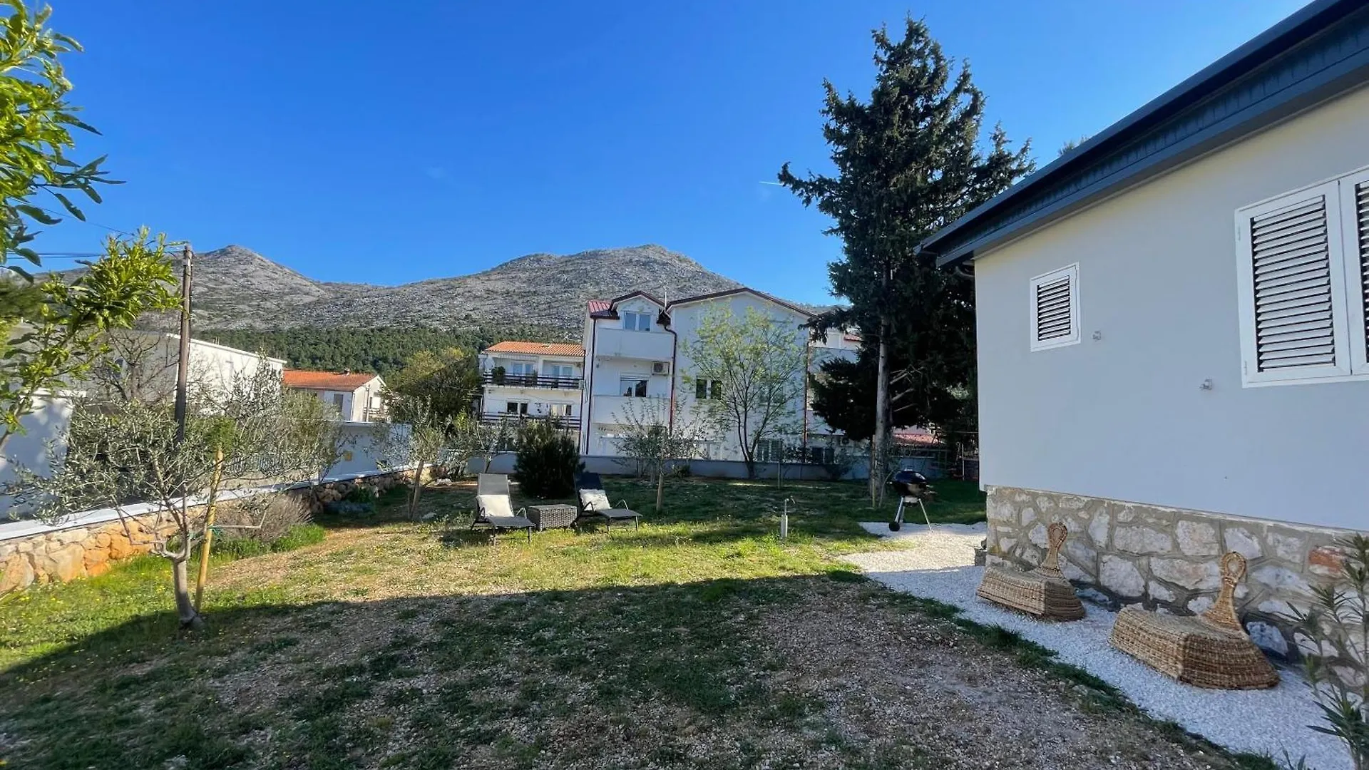 Apartment Lola - Entire House Starigrad Paklenica 0*,  Croatia