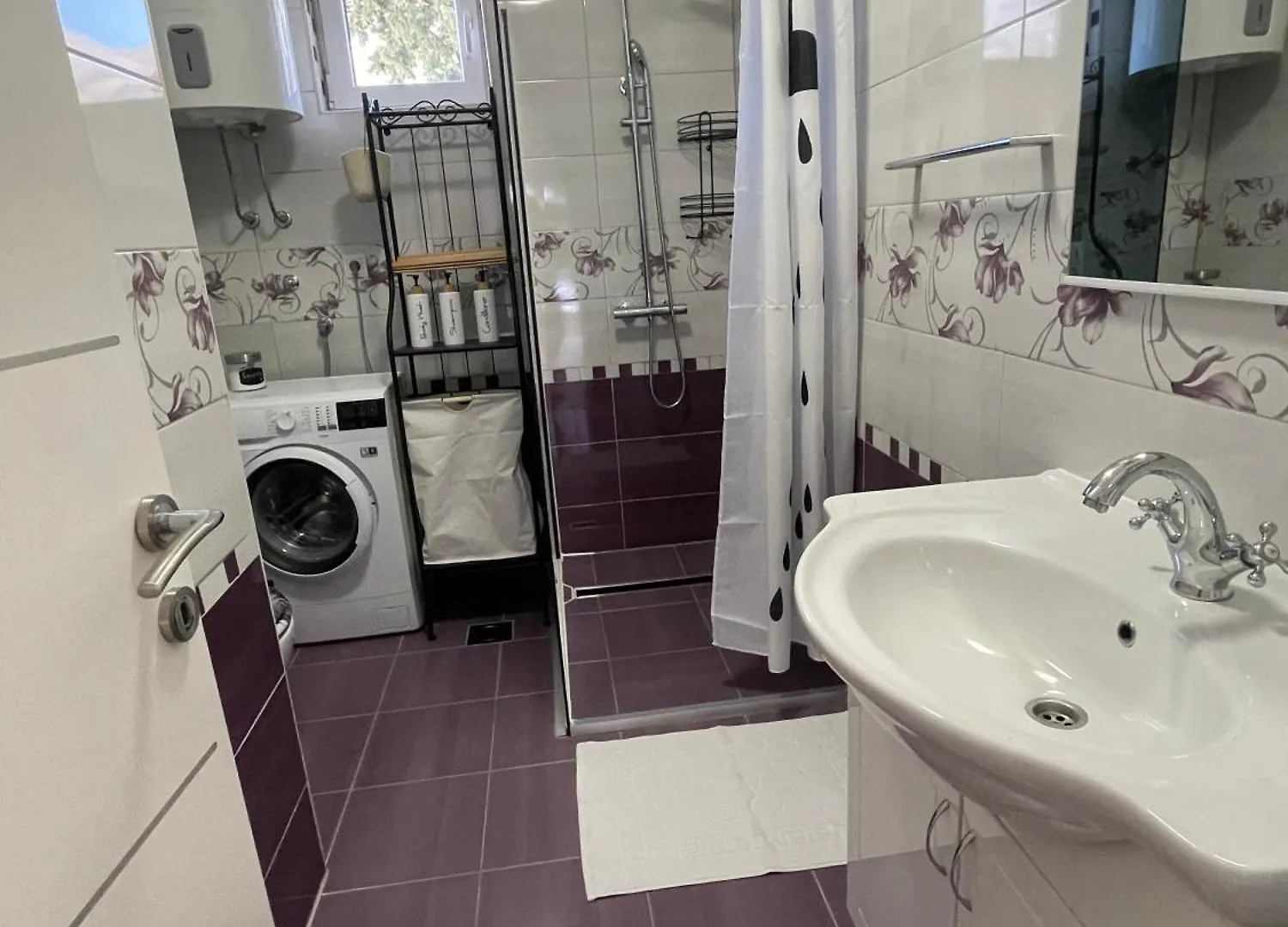 Apartment Lola - Entire House Starigrad Paklenica