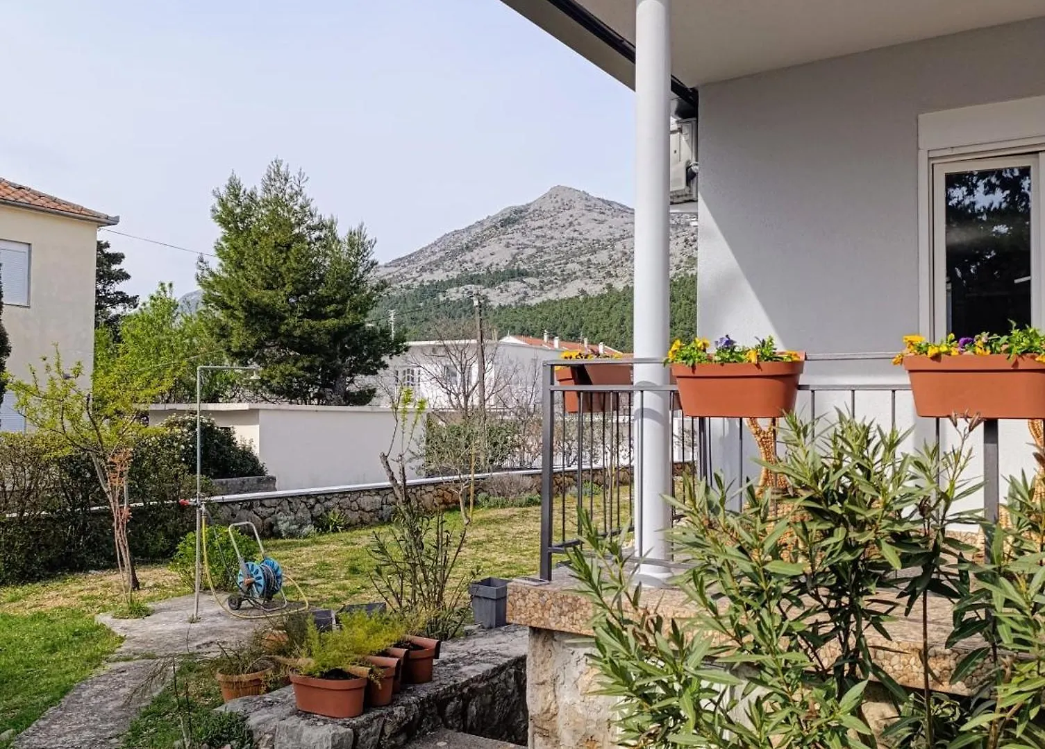 Apartment Lola - Entire House Starigrad Paklenica