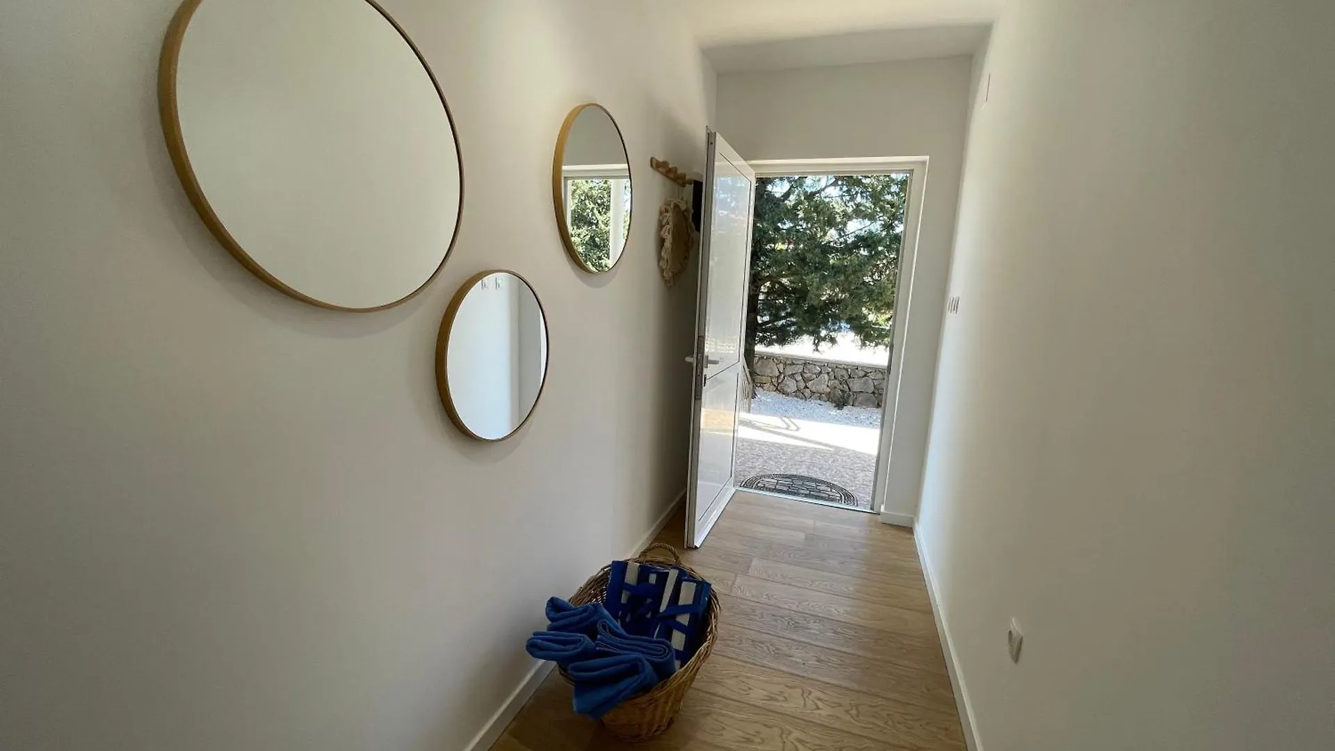 Apartment Lola - Entire House Starigrad Paklenica