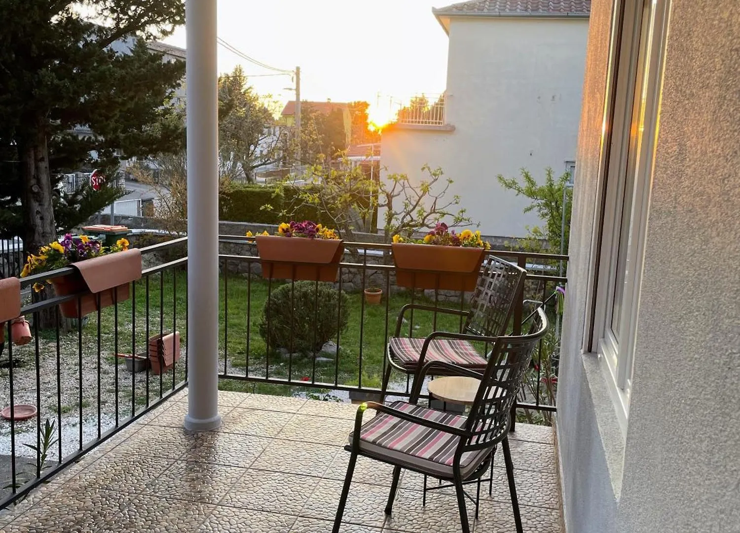 Apartment Lola - Entire House Starigrad Paklenica